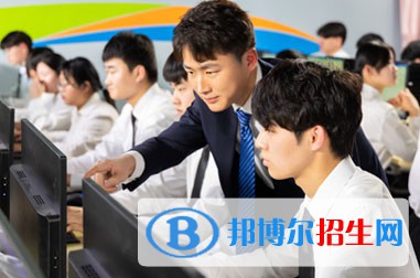 四川2023年初中生學(xué)計算機(jī)學(xué)校怎樣