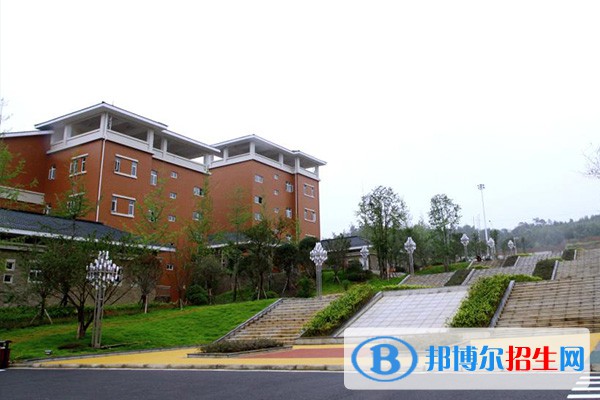四川中醫(yī)藥高等?？茖W(xué)校單招2023年學(xué)費(fèi)是多少
