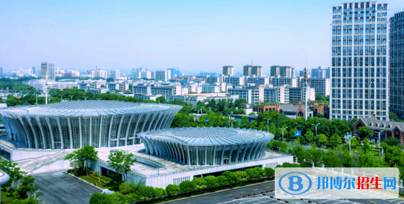 2022中國工商類大學排名（校友會)