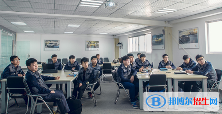 陜西2023年男生中專學什么專業(yè)好找工作