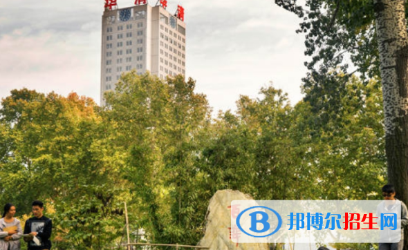西安建筑科技大學(xué)華清學(xué)院是不是雙一流大學(xué)？