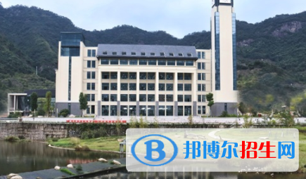 福州工商學院是不是雙一流大學？