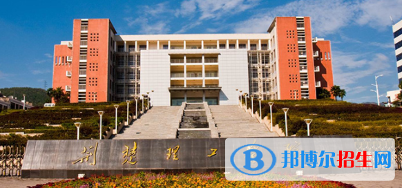 荊楚理工學(xué)院是不是雙一流大學(xué)？