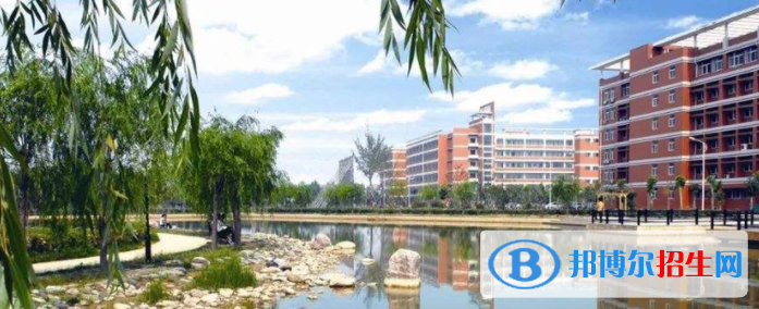 新鄉(xiāng)學(xué)院是不是雙一流大學(xué)？