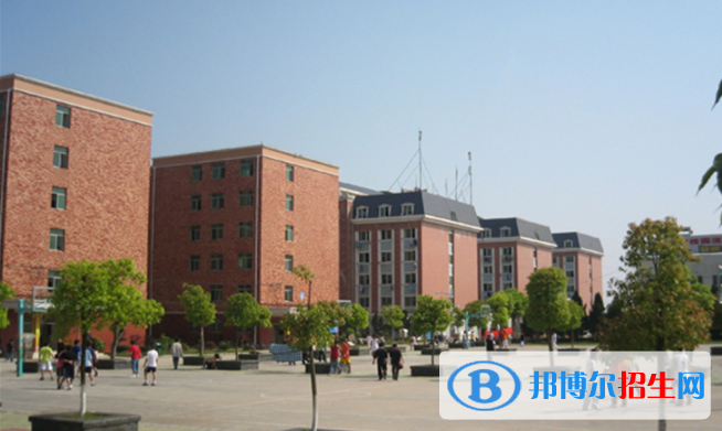 南昌大學共青學院是不是雙一流大學？