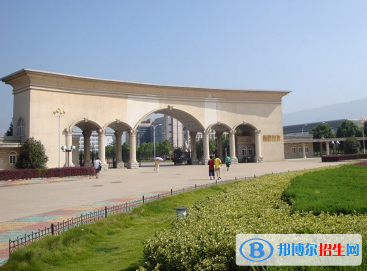 安慶師范大學(xué)是不是985大學(xué)？