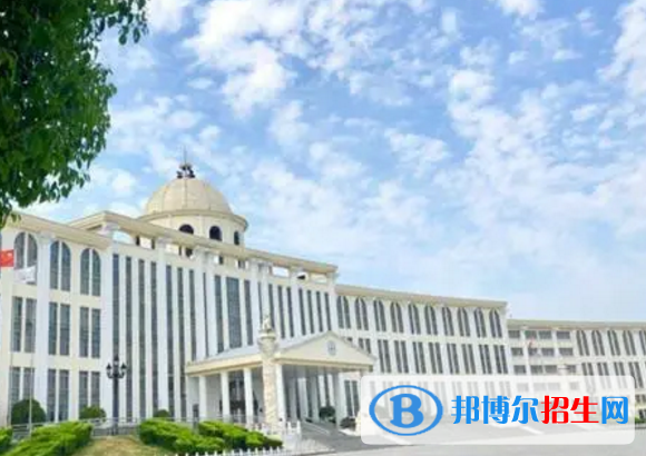 江西服裝學(xué)院是不是985大學(xué)？