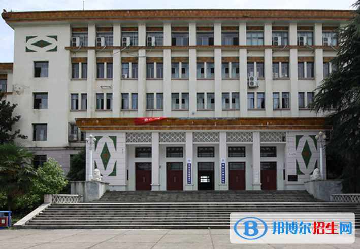 南華大學(xué)船山學(xué)院是不是985大學(xué)？