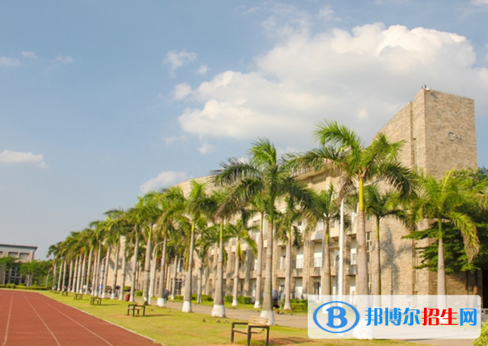 廣東東軟學(xué)院是不是985大學(xué)？