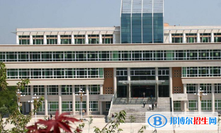 信陽學(xué)院是不是雙一流大學(xué)？