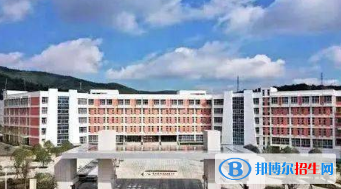 云南藝術學院文華學院是不是雙一流大學？
