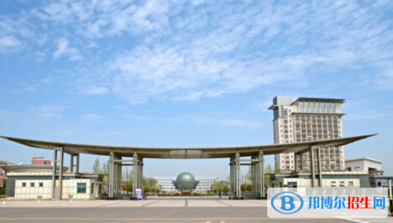 南京財經(jīng)大學(xué)紅山學(xué)院是不是雙一流大學(xué)？