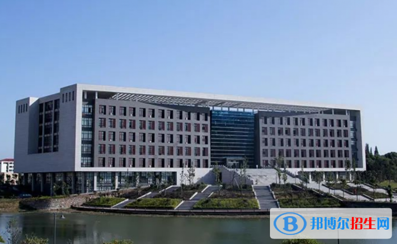安徽工業(yè)大學是幾本？是985和211嗎？