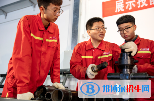 2023年廣東茂名石油職業(yè)學(xué)校招生辦聯(lián)系電話(huà)
