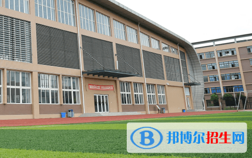 四川省成都市郫都區(qū)友愛職業(yè)技術(shù)學(xué)校地址在哪里，哪個地區(qū)，哪個城市?
