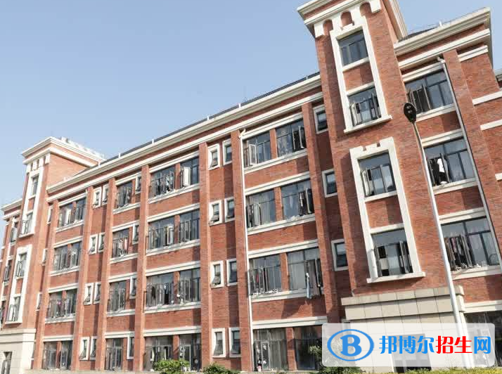 貴州工商職業(yè)學(xué)院中專地址在哪里，哪個(gè)地區(qū)，哪個(gè)城市?