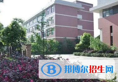 邛崍市技工學(xué)校地址在哪里，哪個地區(qū)，哪個城市?