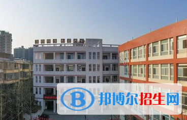 成都圣亞技工學(xué)校地址在哪里，哪個(gè)地區(qū)，哪個(gè)城市?
