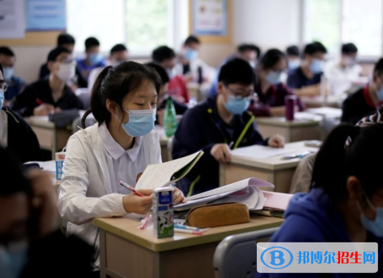 高考滿分作文：關于“青春”（3篇）
