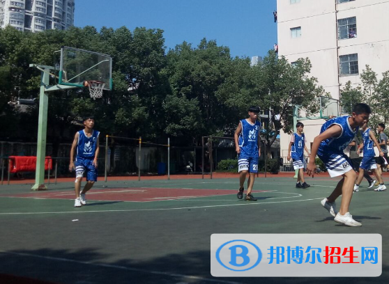 蒼南縣勤奮職業(yè)學(xué)校地址在哪里，哪個地區(qū)，哪個城市?