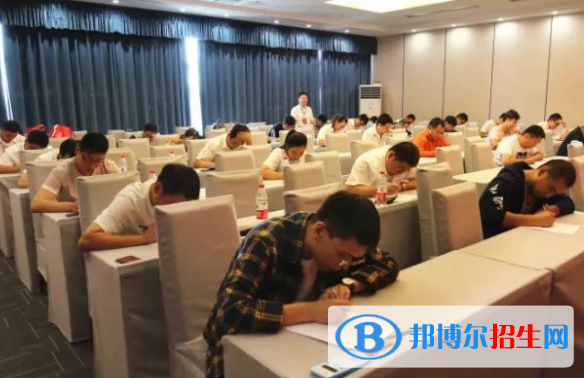 高考滿分作文：未知之?dāng)?shù)，引路明燈（3篇）