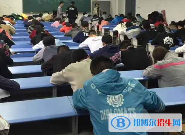 高考優(yōu)秀作文:書香伴我成長(zhǎng)（3篇）
