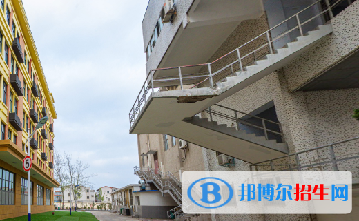 河南省工商行政管理學(xué)校地址在哪里，哪個地區(qū)，哪個城市?