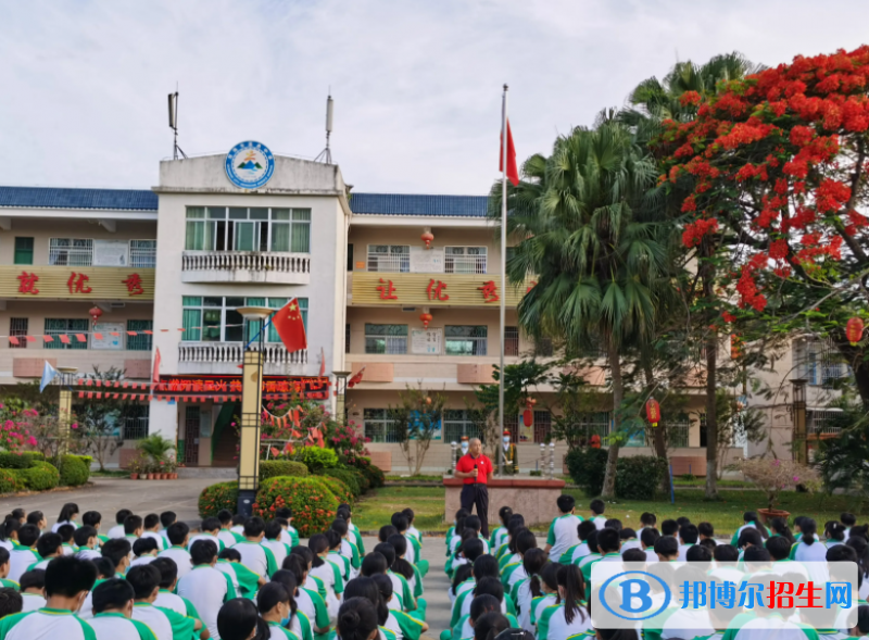 瓊海市嘉積第二中學(xué)地址在哪里，哪個(gè)地區(qū)，哪個(gè)城市