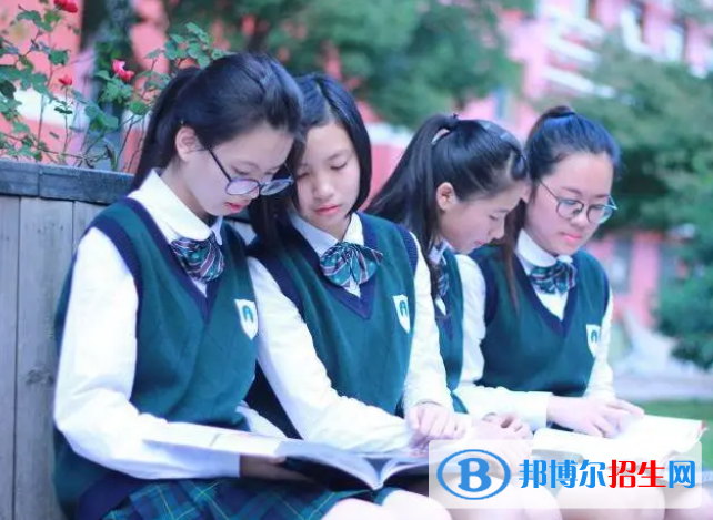 高考滿分作文：“敢”字為先，風(fēng)流再現(xiàn)（3篇）