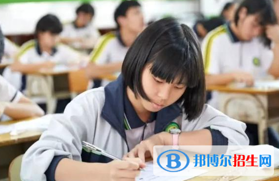 高考滿(mǎn)分作文：正午光輝，普照大地（3篇）