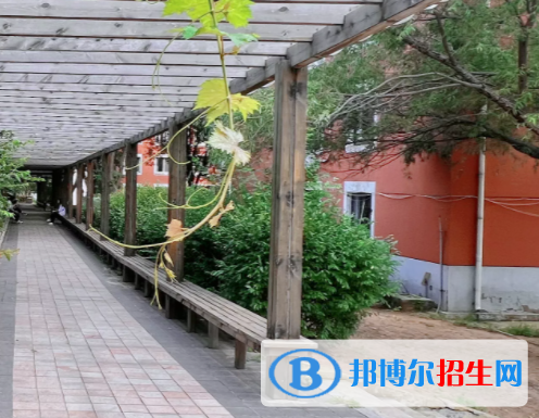 秦皇島市外事旅游職業(yè)學(xué)校地址在哪里，哪個(gè)地區(qū)，哪個(gè)城市?