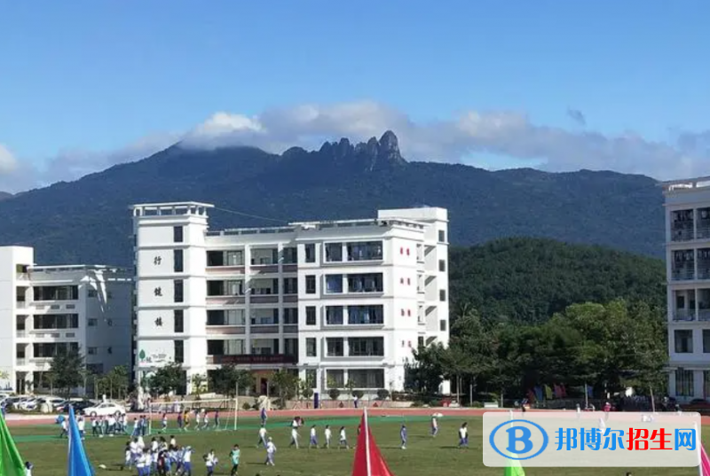 保亭縣保亭中學(xué)歷年招生分數(shù)線一覽表(2023參考)