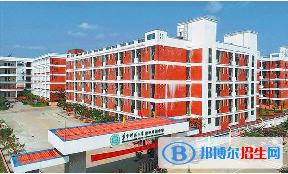 2023華中師范大學(xué)瓊中附屬中學(xué)多少錢(qián)(學(xué)費(fèi)明細(xì))