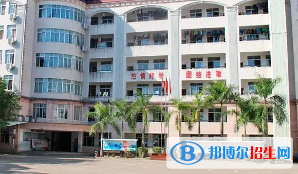 海口華興學(xué)校地址在哪里，哪個地區(qū)，哪個城市