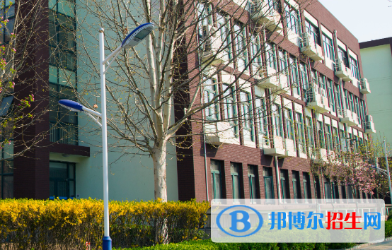 北京汽車技師學(xué)院地址在哪里，哪個(gè)地區(qū)，哪個(gè)城市?