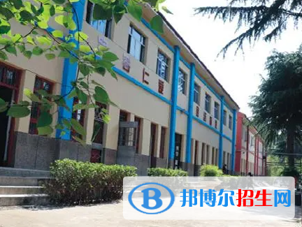 寶雞秦華職業(yè)技術(shù)學(xué)校地址在哪里，哪個(gè)地區(qū)，哪個(gè)城市?