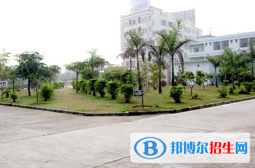 2023汽車運(yùn)用與維修專業(yè)的定西中職學(xué)校有哪些？