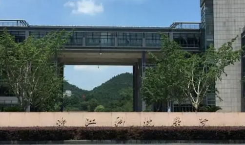 通化師范學(xué)院和浙江科技學(xué)院怎么選？哪個(gè)好？附全國排名和分?jǐn)?shù)線