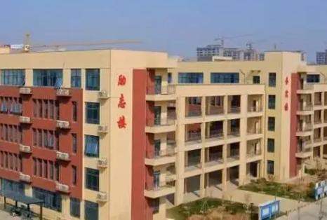 2023范縣職業(yè)技術(shù)學(xué)校多少錢 范縣職業(yè)技術(shù)學(xué)校各專業(yè)學(xué)費收費標準
