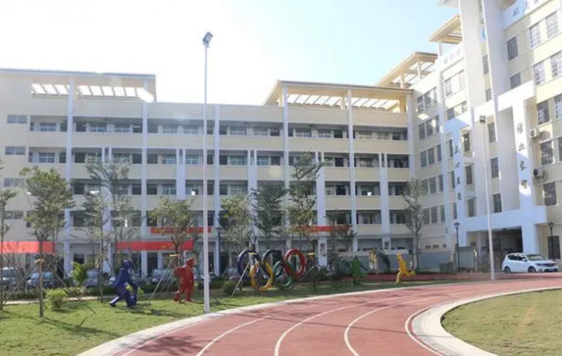 萬寧市第三中學(xué)地址在哪里，哪個地區(qū)，哪個城市
