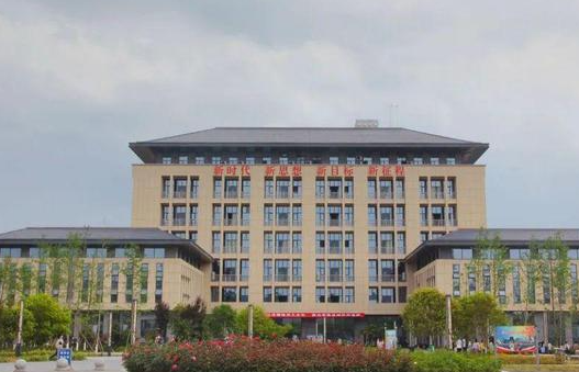 揚州大學(xué)和湖北恩施學(xué)院怎么選？哪個好？附分?jǐn)?shù)線