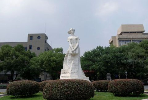揚州大學和南昌應用技術師范學院怎么選？哪個好？附分數(shù)線