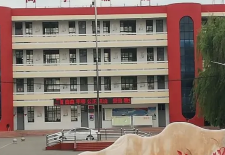 南陽第四中等職業(yè)學(xué)校地址在哪里，哪個(gè)地區(qū)，哪個(gè)城市?
