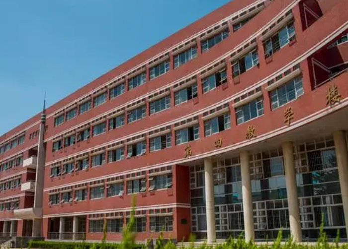 中央民族大學和山東石油化工學院怎么選？哪個好？附全國排名和分數(shù)線