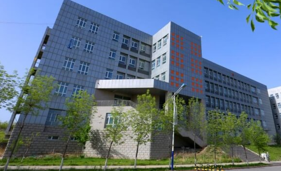 南京工業(yè)大學(xué)和新疆工程學(xué)院怎么選？哪個好？附分數(shù)線