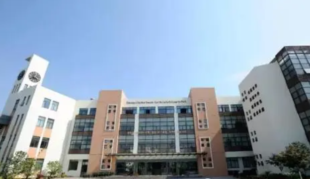張家港市常青藤實驗中學(xué)地址，乘車路線