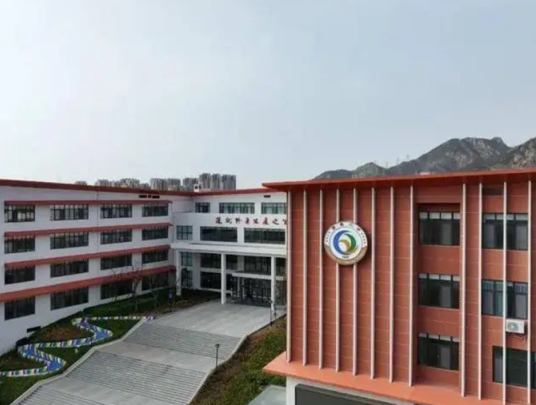 2023年青島耀中國際學(xué)校初中部招生政策