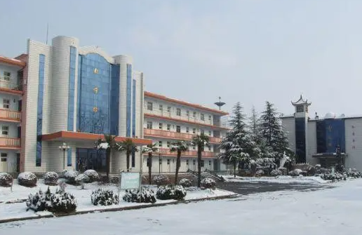 棗莊市第二衛(wèi)生學(xué)校地址，乘車路線