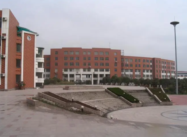 江蘇省新海高級中學(xué)地址，乘車路線