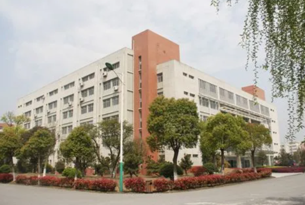 常州市金壇區(qū)金沙高級(jí)中學(xué)地址，乘車路線